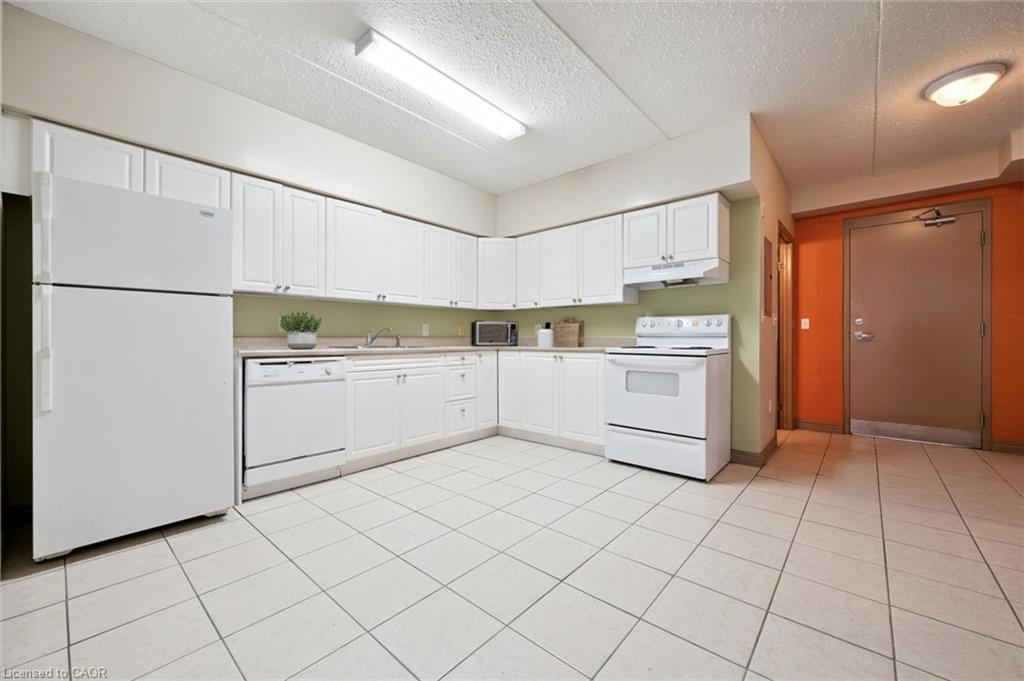 203-271 Lester Street Property Photo 8