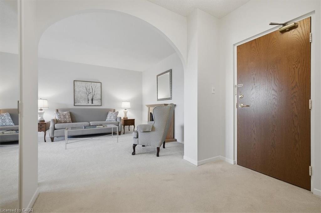 401-5250 Lakeshore Road Property Photo 2