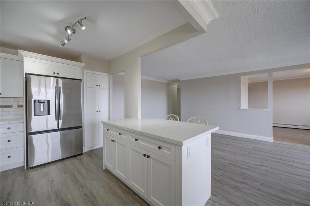 909-640 West Street Property Photo 4