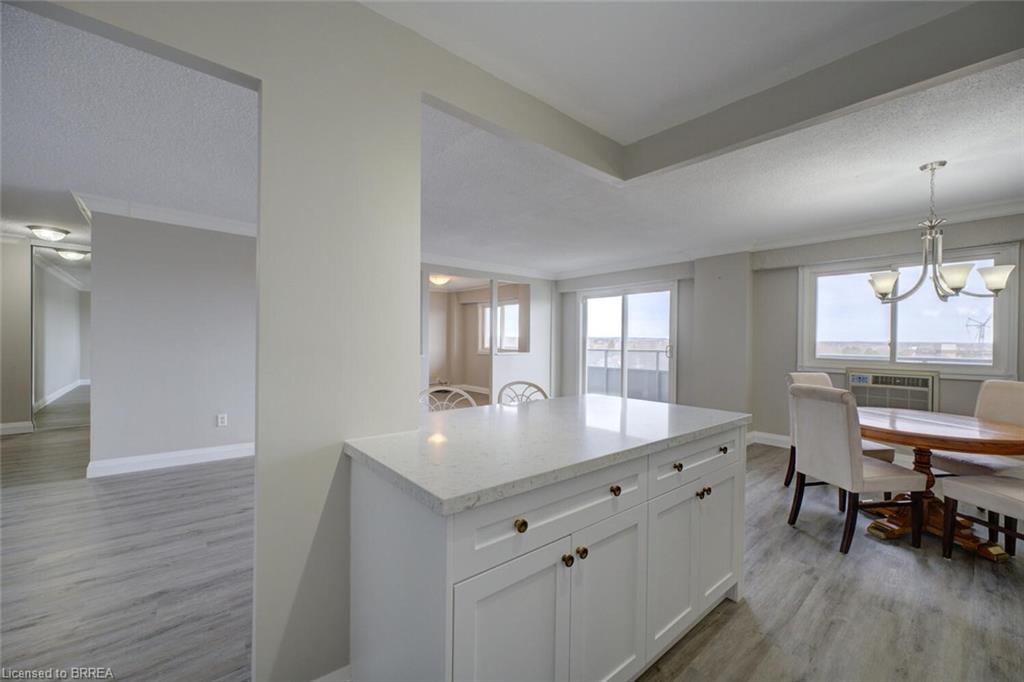 909-640 West Street Property Photo 6