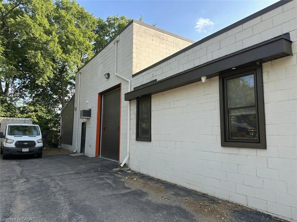 108 Parkdale Avenue N Property Photo 2