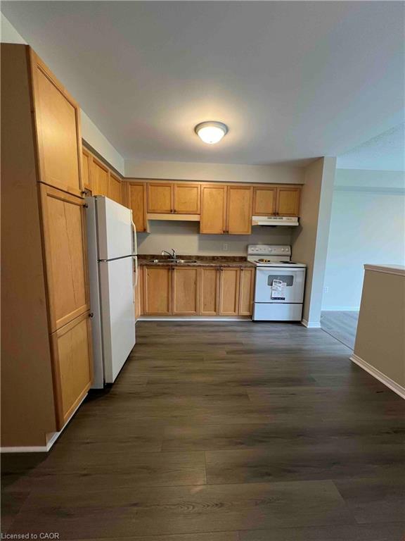 4-151 Clairfields Drive E Property Photo 16