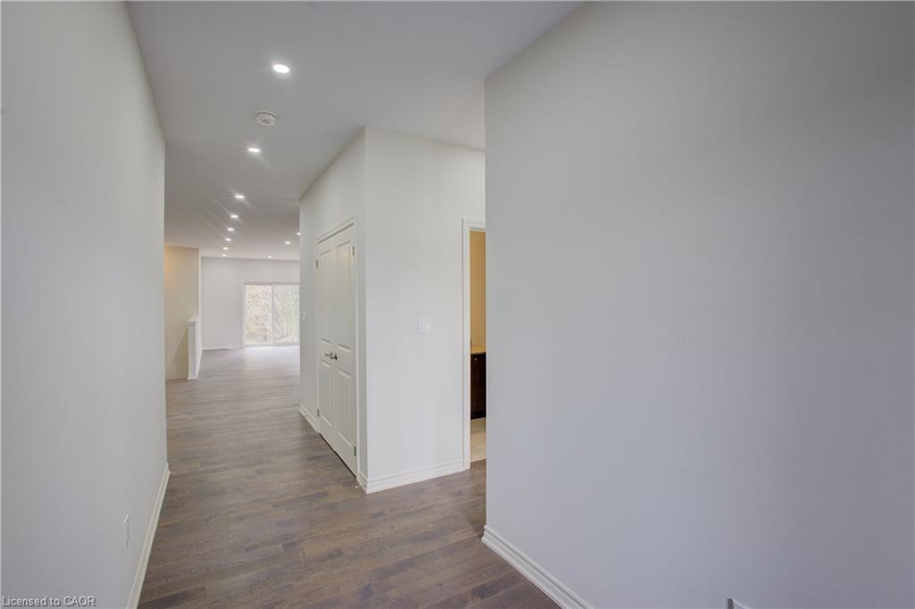 160 Ellen Street Property Photo 6