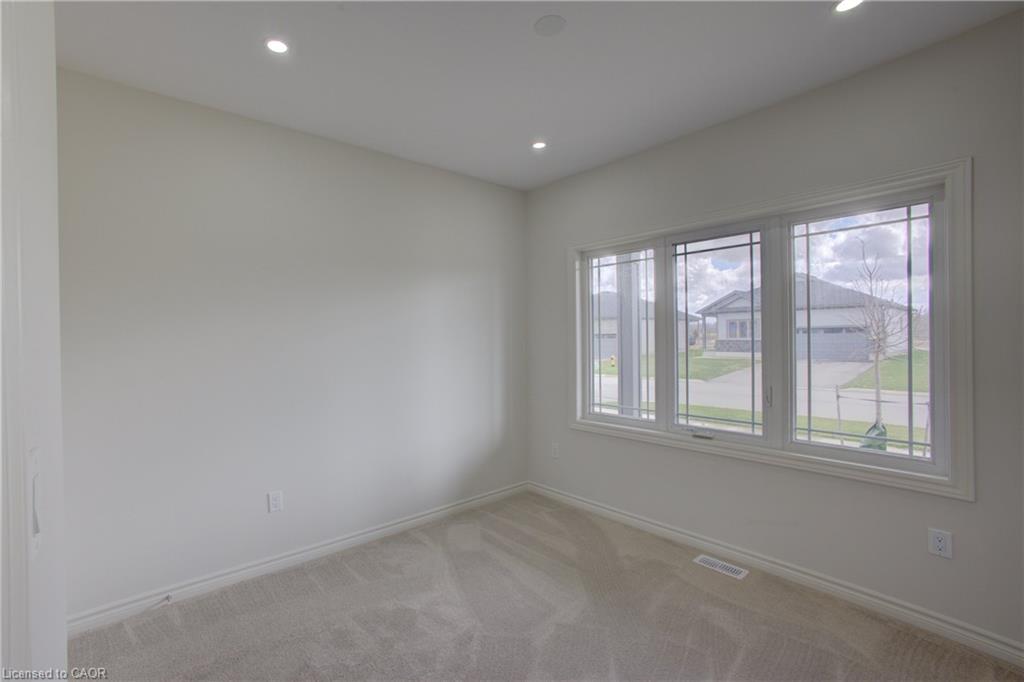 160 Ellen Street Property Photo 7