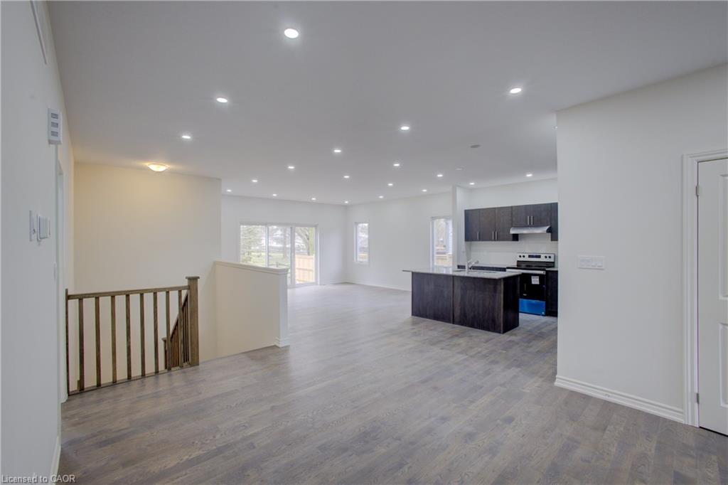 160 Ellen Street Property Photo 10