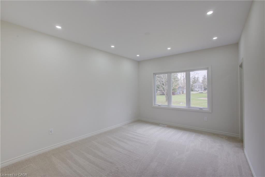 160 Ellen Street Property Photo 21