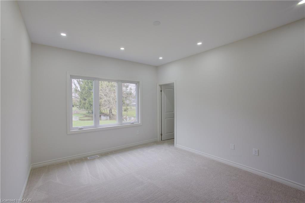 160 Ellen Street Property Photo 22