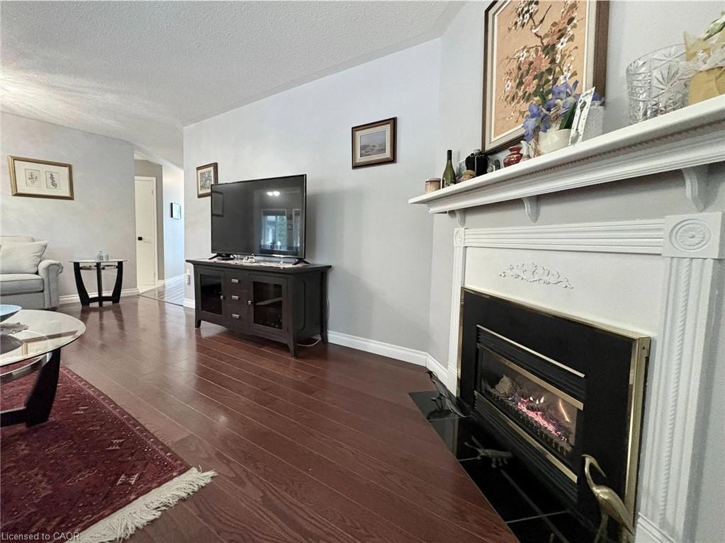 227 Silverbirch Boulevard Property Photo 17