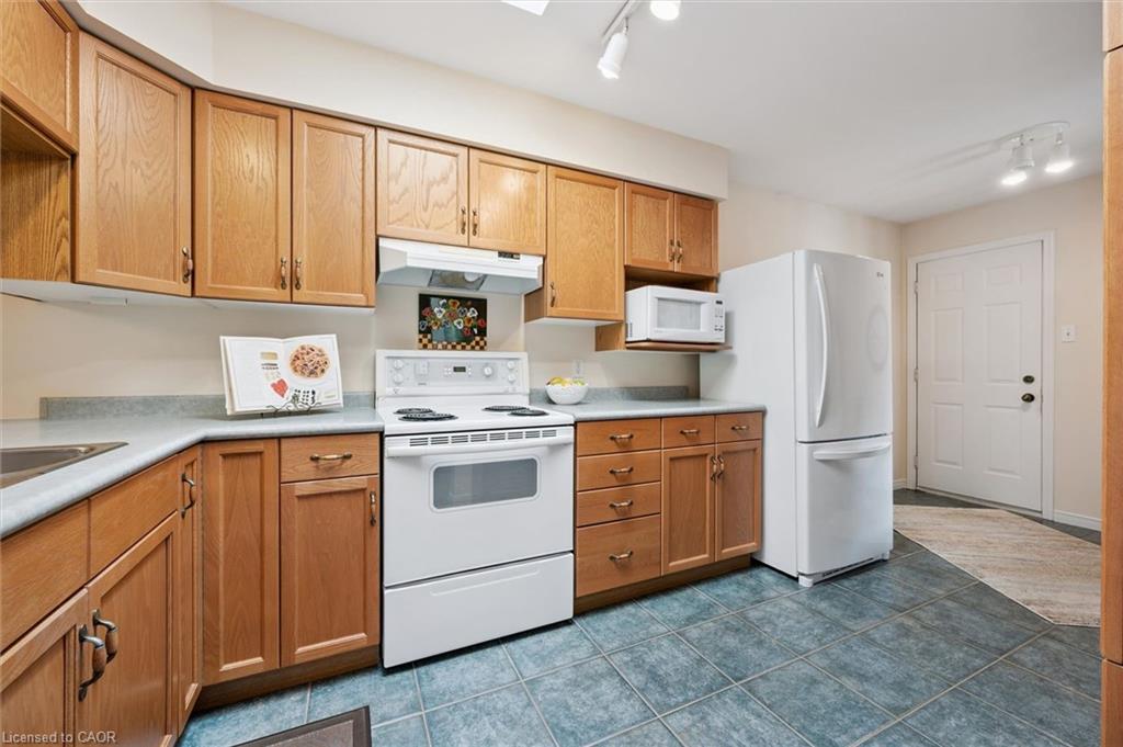 658 Ellesmere Court Property Photo 7