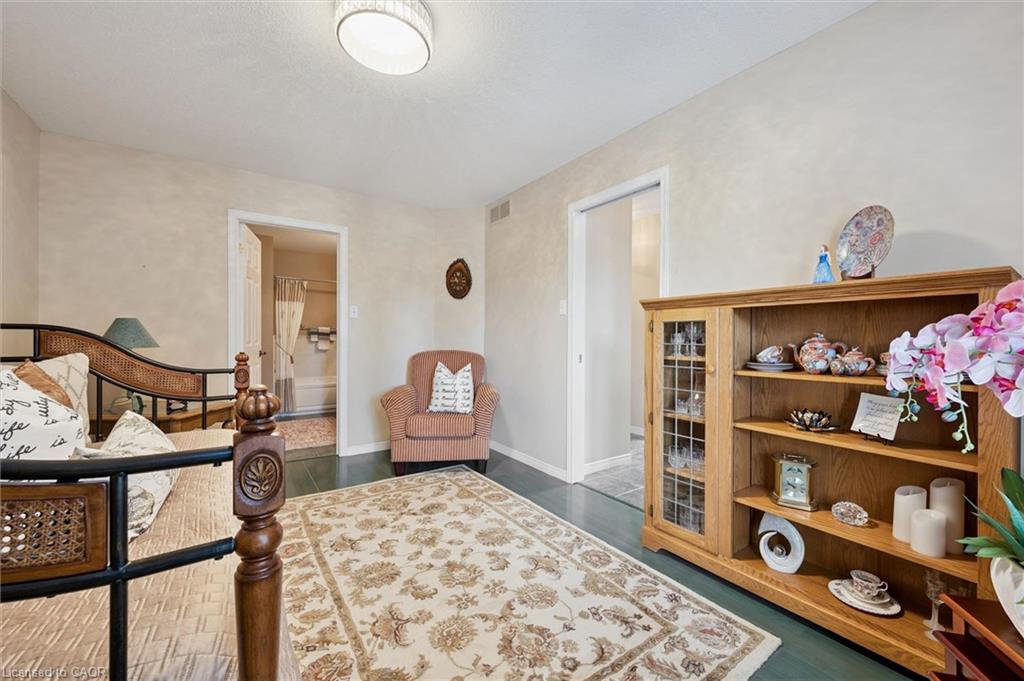 658 Ellesmere Court Property Photo 23