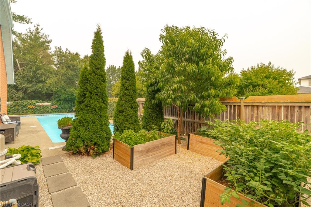 79 Beaverbrook Crescent Property Photo 3