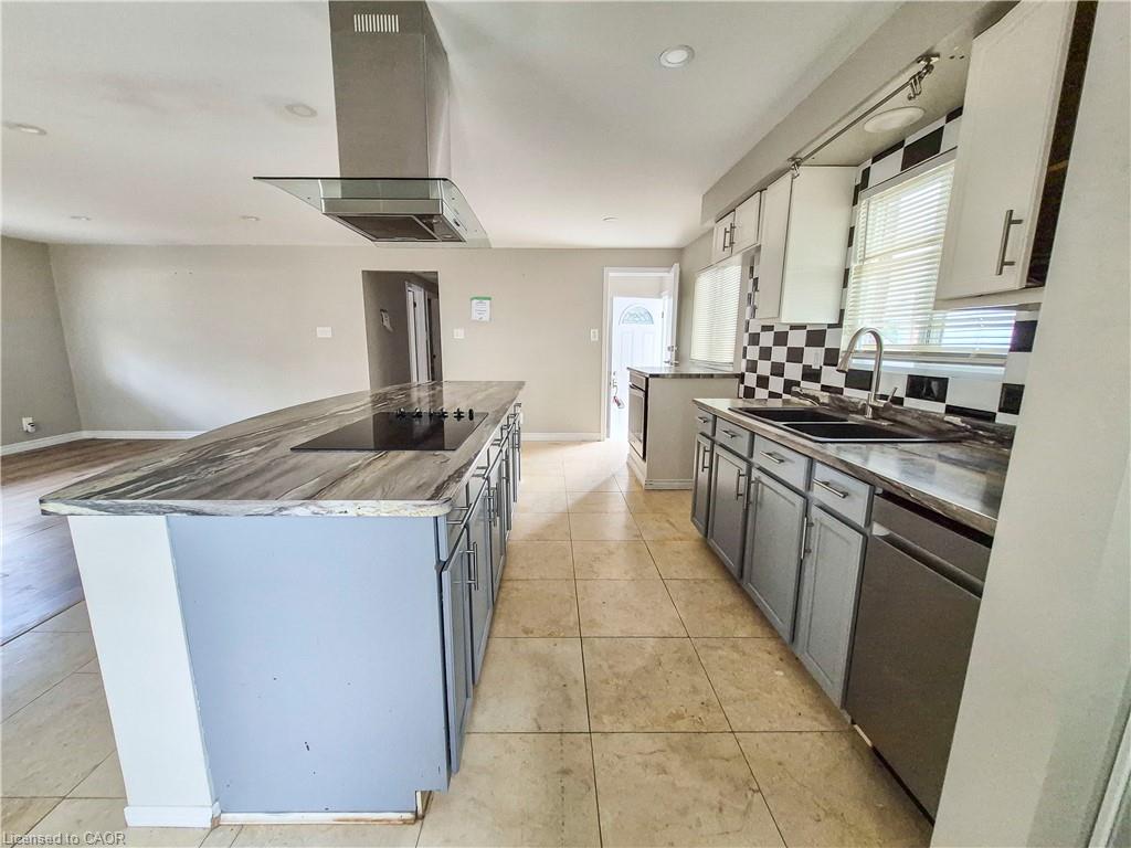 154 Appalachian Crescent Property Photo 9