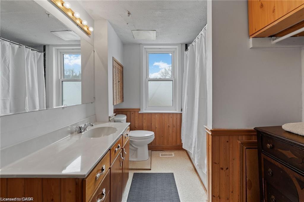 2 Mill Street E Property Photo 17