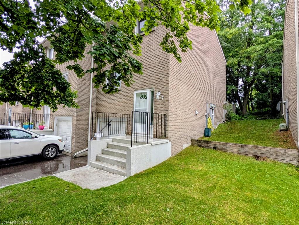 7-121 Morgan Avenue Property Photo 1