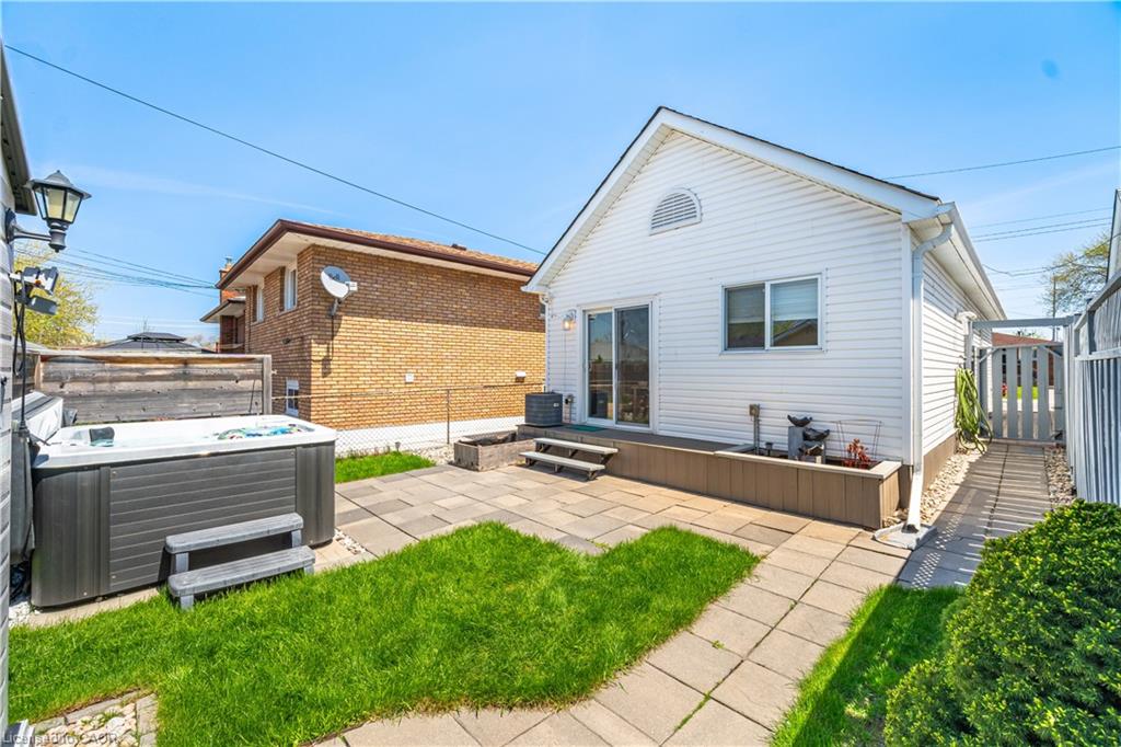 71 Beland Avenue N Property Photo 4