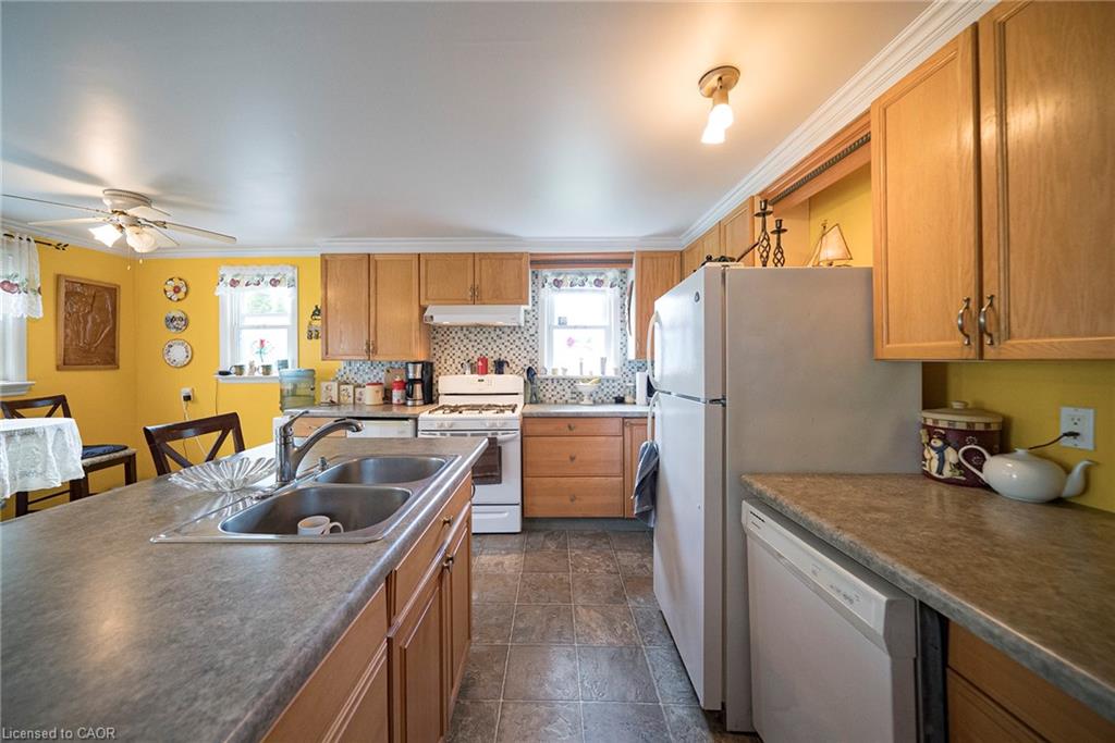 1045 Bay Street Property Photo 7
