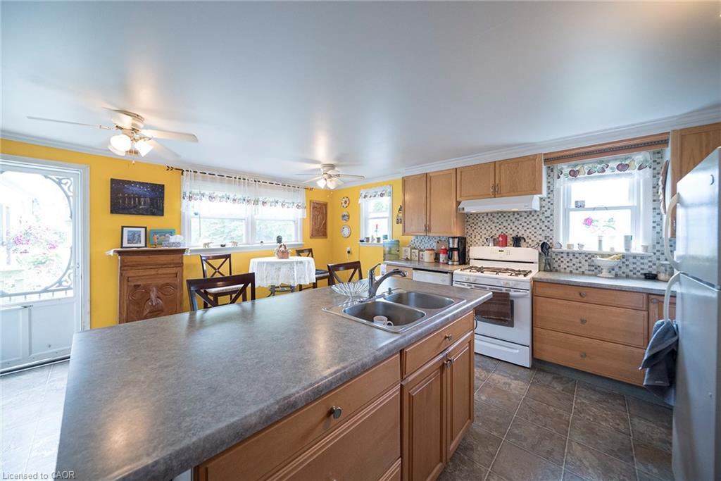 1045 Bay Street Property Photo 8