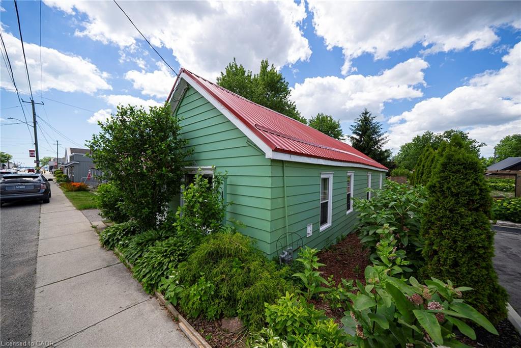 1045 Bay Street Property Photo 24
