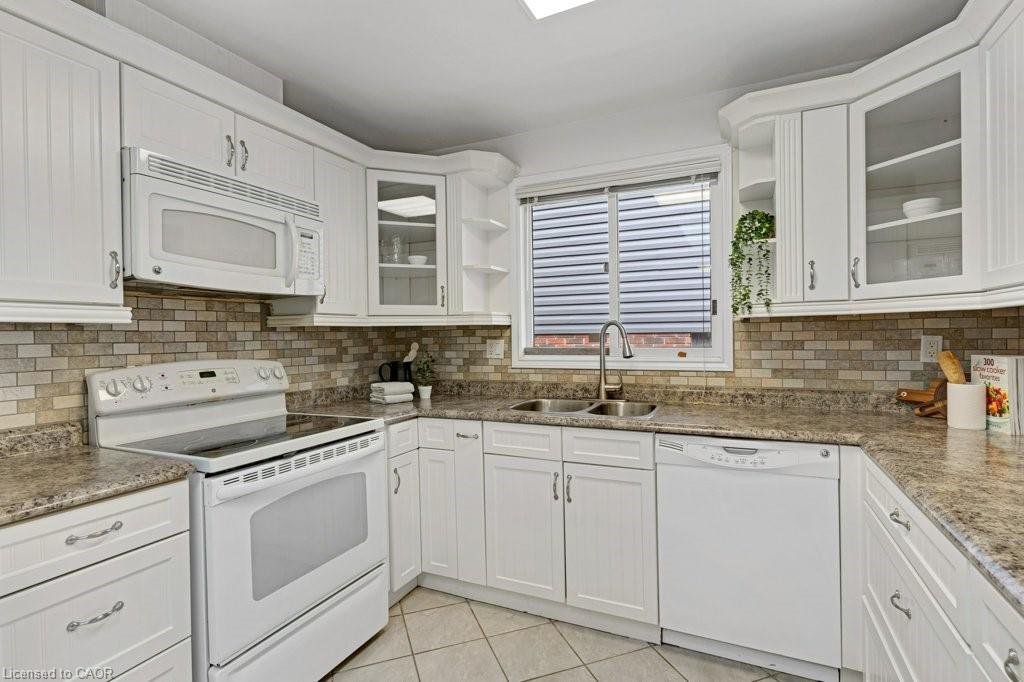 31 Pinewarbler Drive Property Photo 4