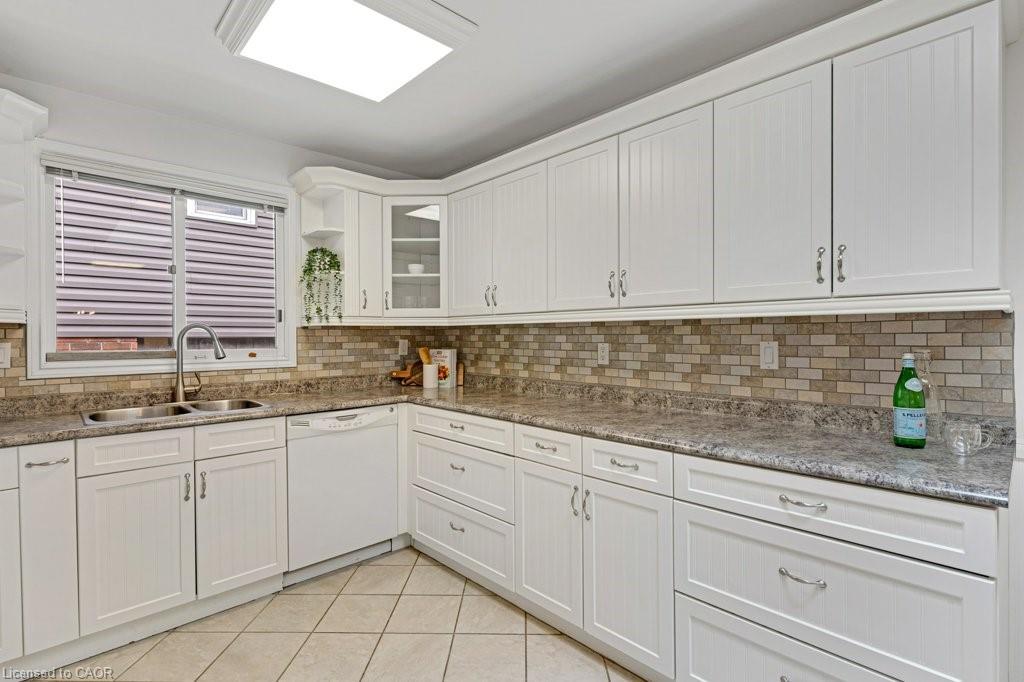 31 Pinewarbler Drive Property Photo 5