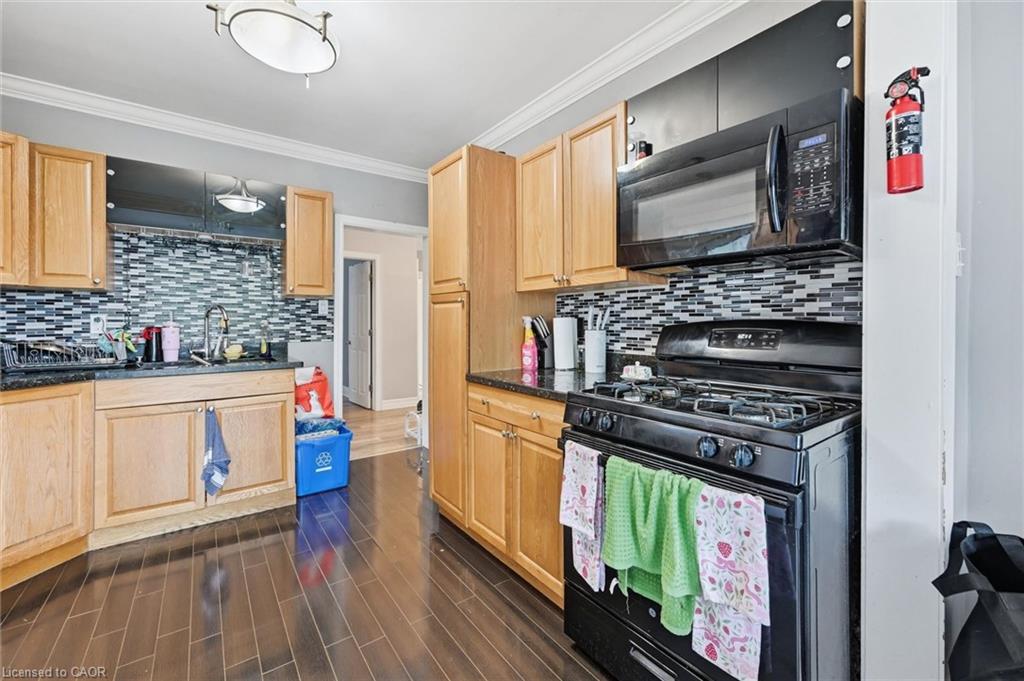275 West 2nd Street Property Photo 5