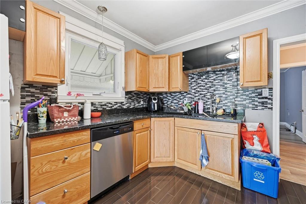275 West 2nd Street Property Photo 6