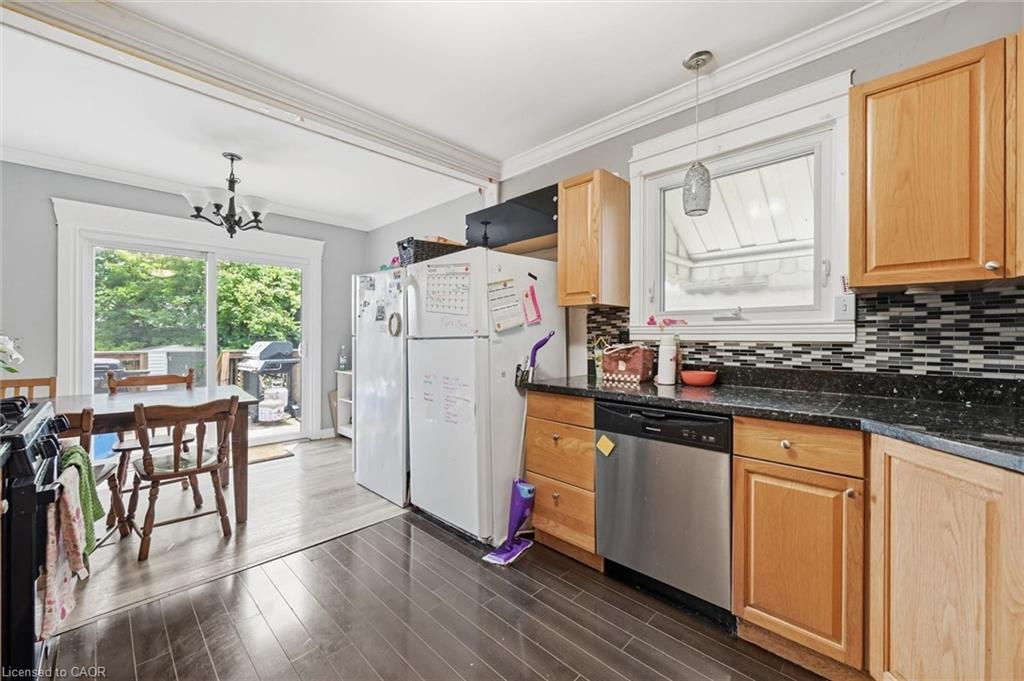 275 West 2nd Street Property Photo 7