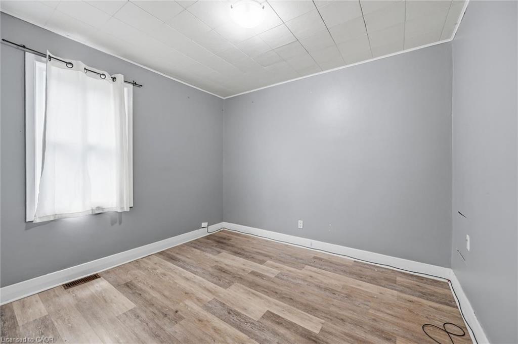 275 West 2nd Street Property Photo 14