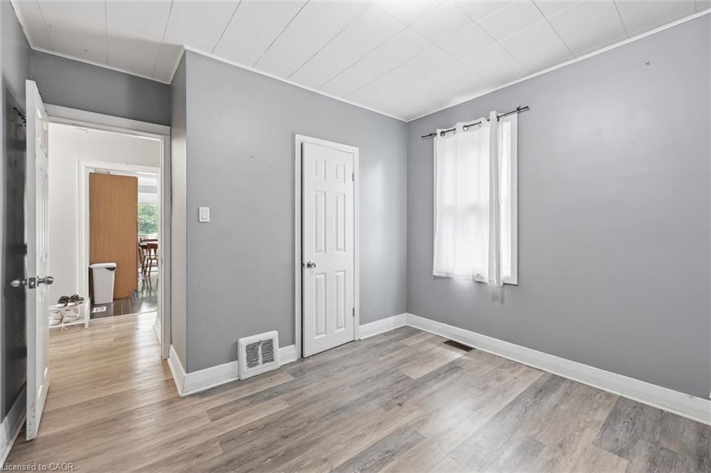 275 West 2nd Street Property Photo 15