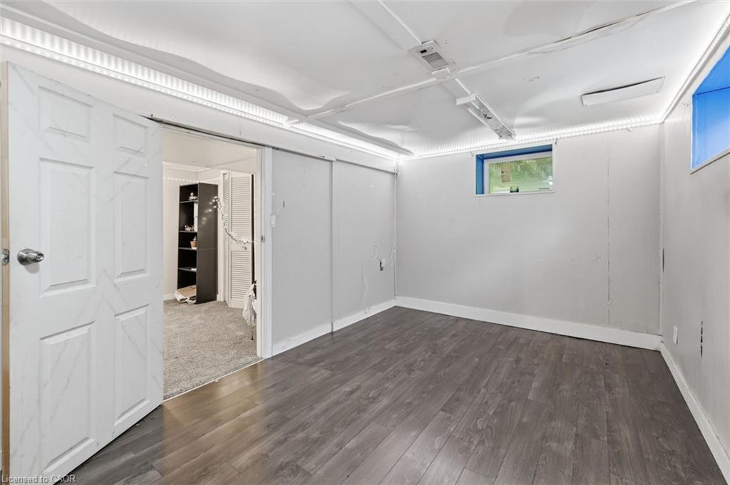 275 West 2nd Street Property Photo 20