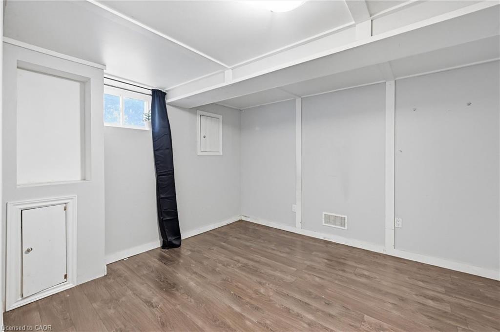 275 West 2nd Street Property Photo 22