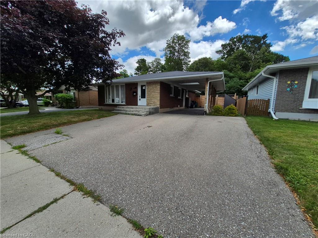 154 Appalachian Crescent Property Photo 3