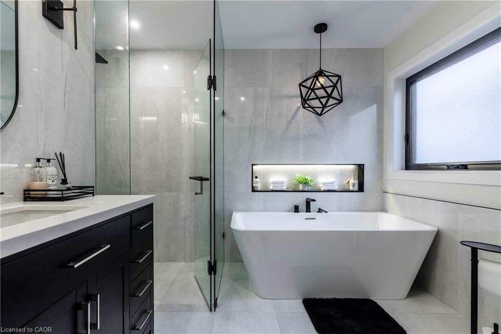252 Upper Mount Albion Road Property Photo 19