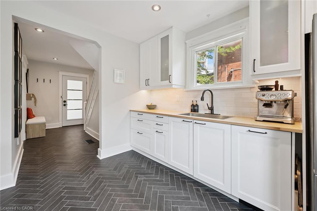 131 Surrey Street E Property Photo 14