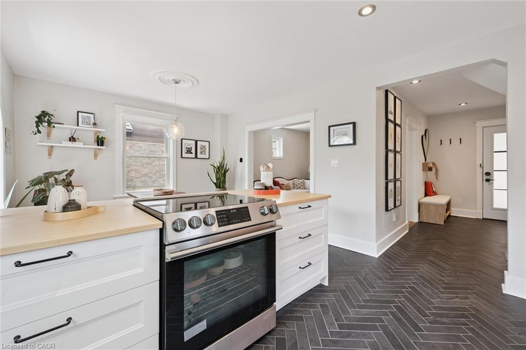 131 Surrey Street E Property Photo 15