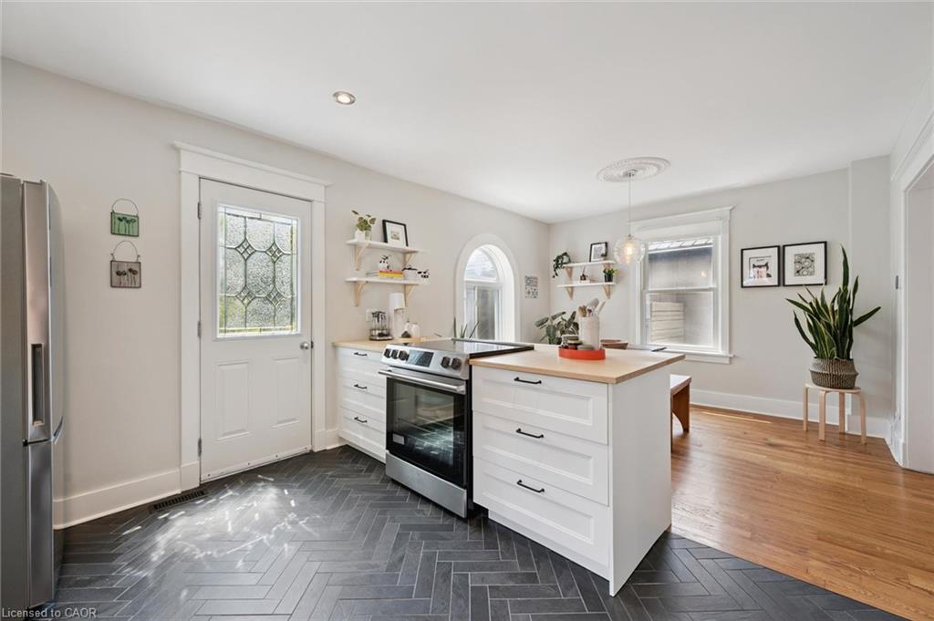 131 Surrey Street E Property Photo 16