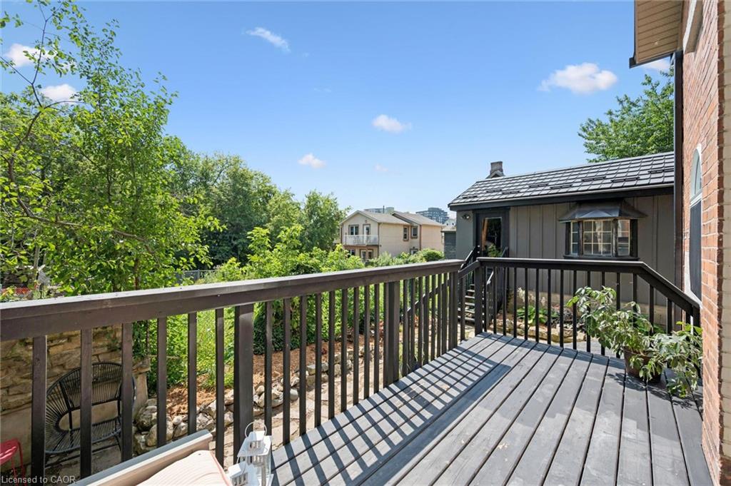 131 Surrey Street E Property Photo 32