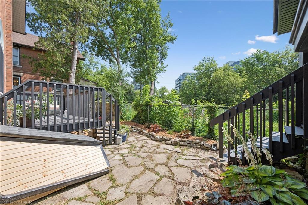 131 Surrey Street E Property Photo 35