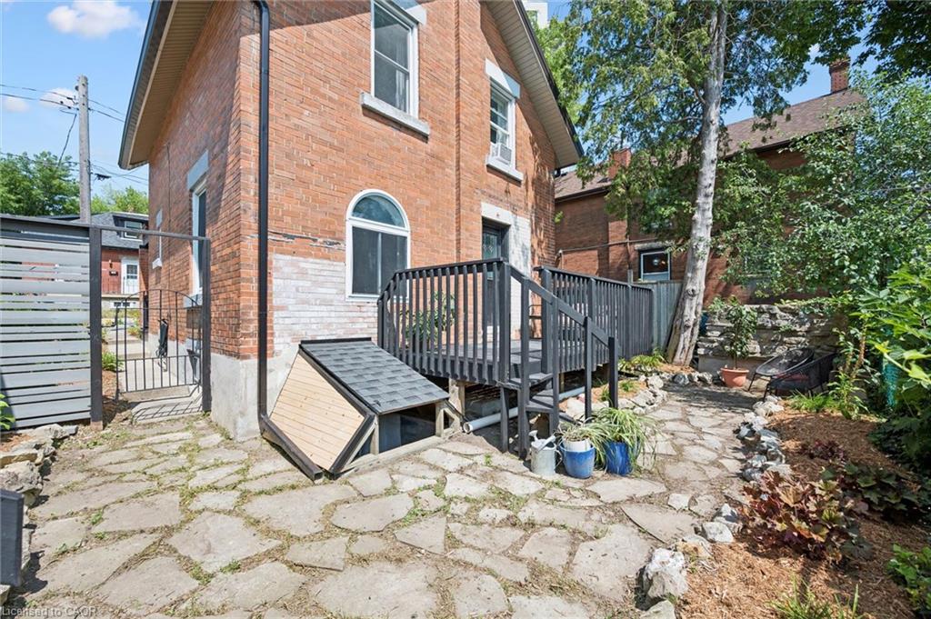 131 Surrey Street E Property Photo 36