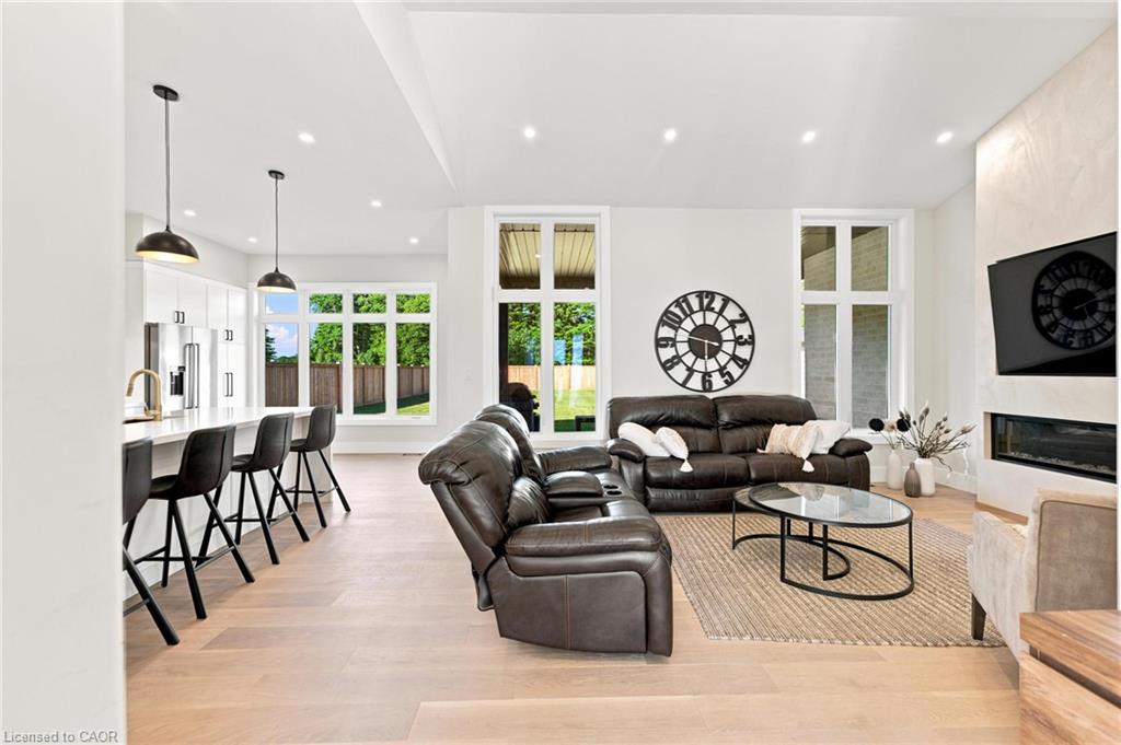 2468 Cockshutt Road Property Photo 6