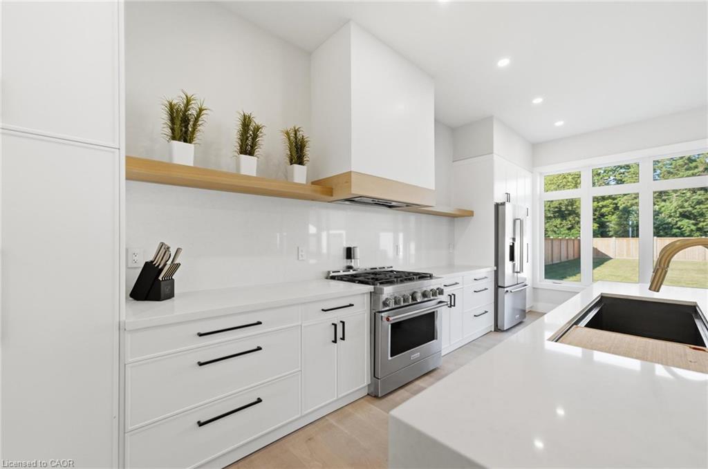 2468 Cockshutt Road Property Photo 11