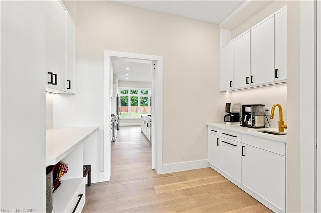 2468 Cockshutt Road Property Photo 13
