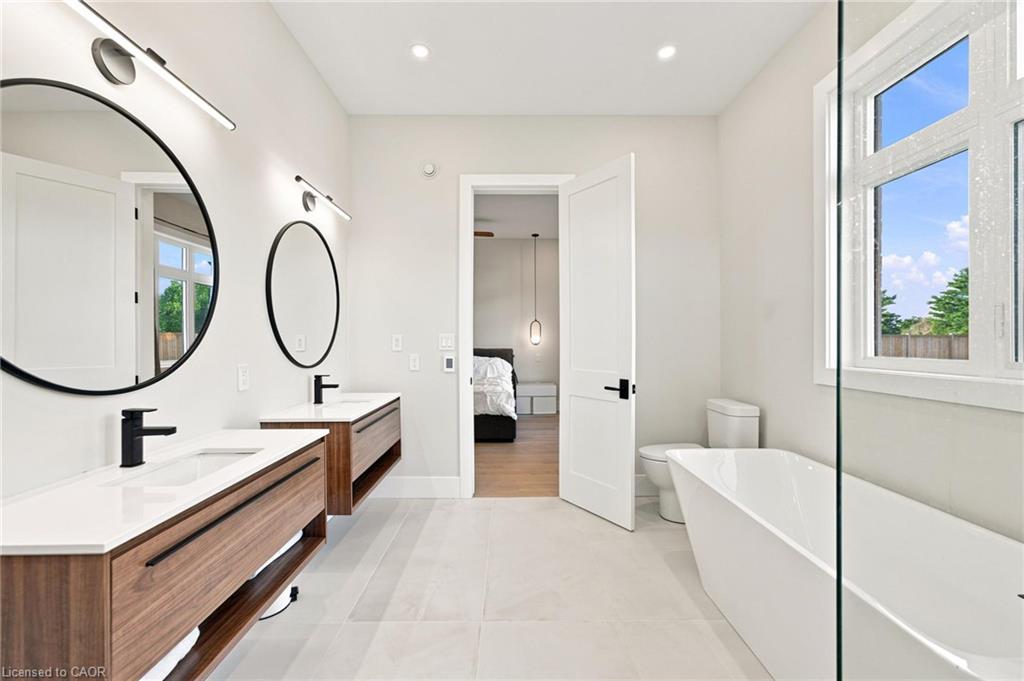 2468 Cockshutt Road Property Photo 23
