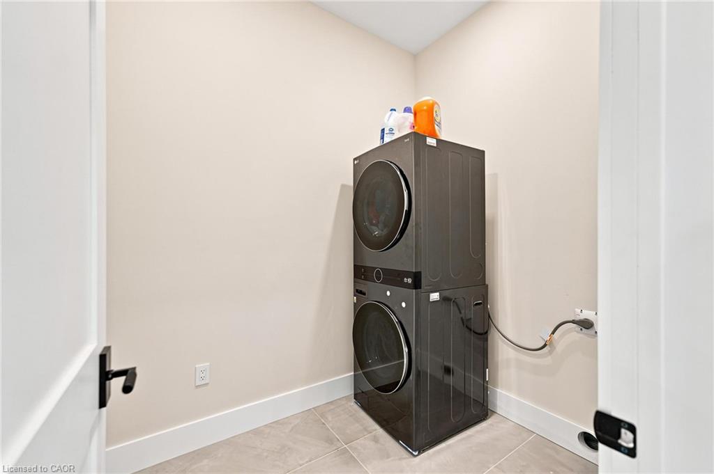 2468 Cockshutt Road Property Photo 27