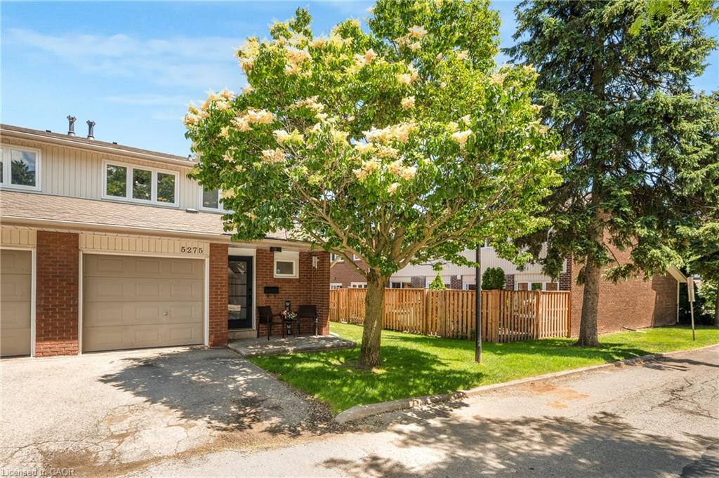 5275 Banting Court Property Photo 3