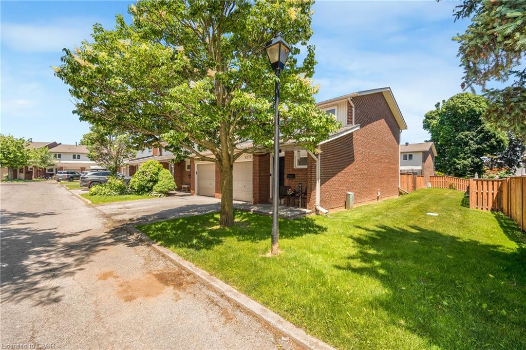 5275 Banting Court Property Photo 4
