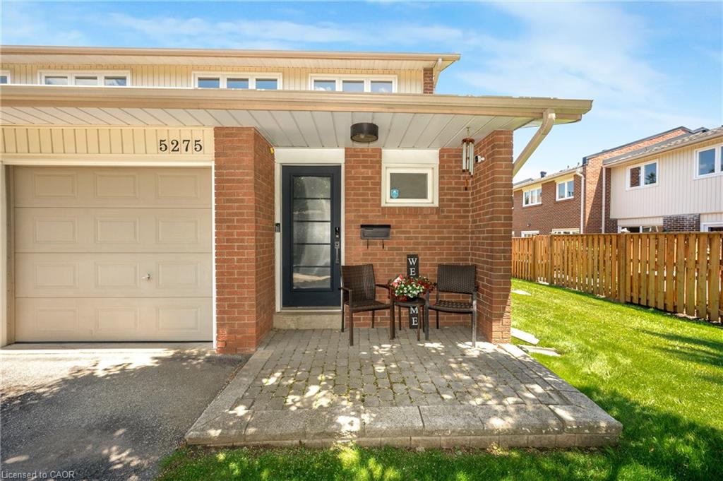 5275 Banting Court Property Photo 5