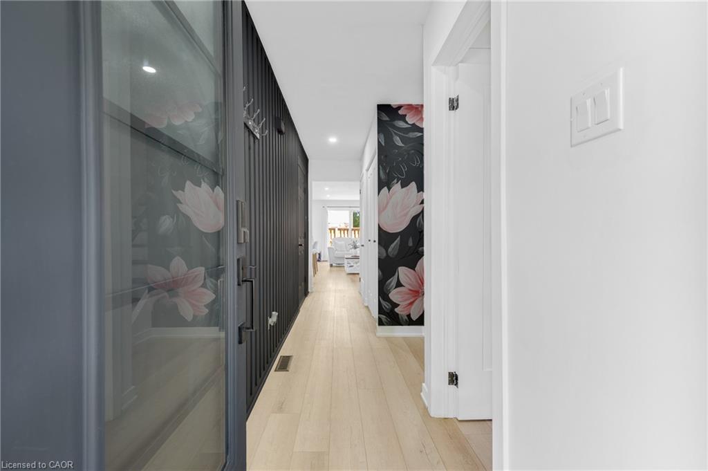 5275 Banting Court Property Photo 6