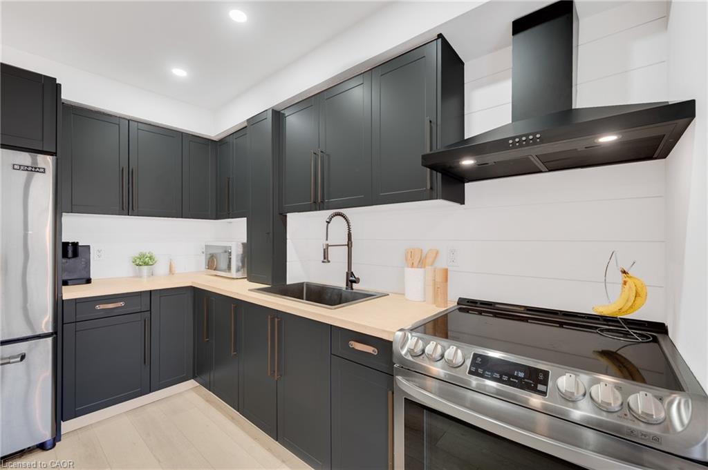 5275 Banting Court Property Photo 16