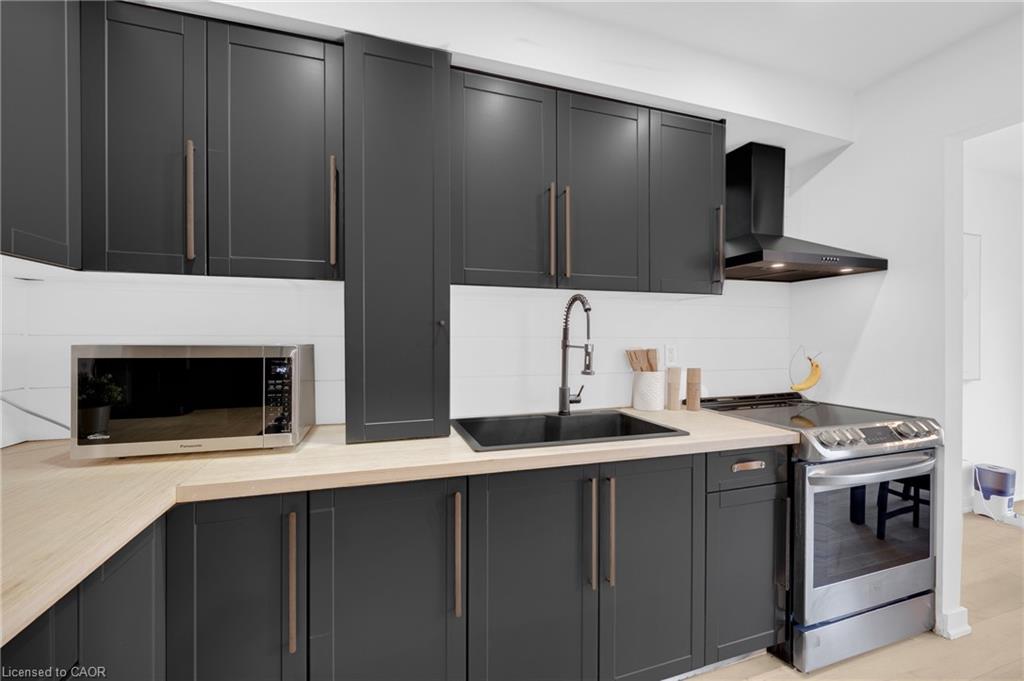 5275 Banting Court Property Photo 18